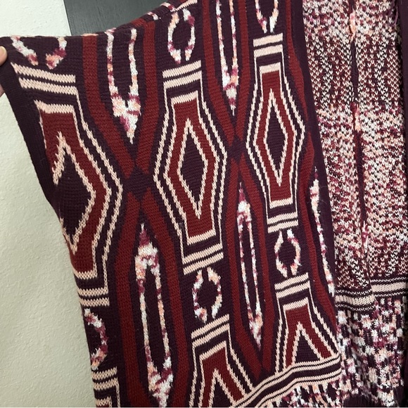 Aztec sweater shall - Picture 4 of 4